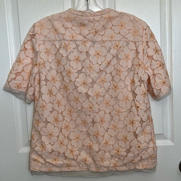 DIANA VON FURSTENBERG Lace Pattern Floral Crew Neck Button Center Top size 10 - Picture 8 of 8